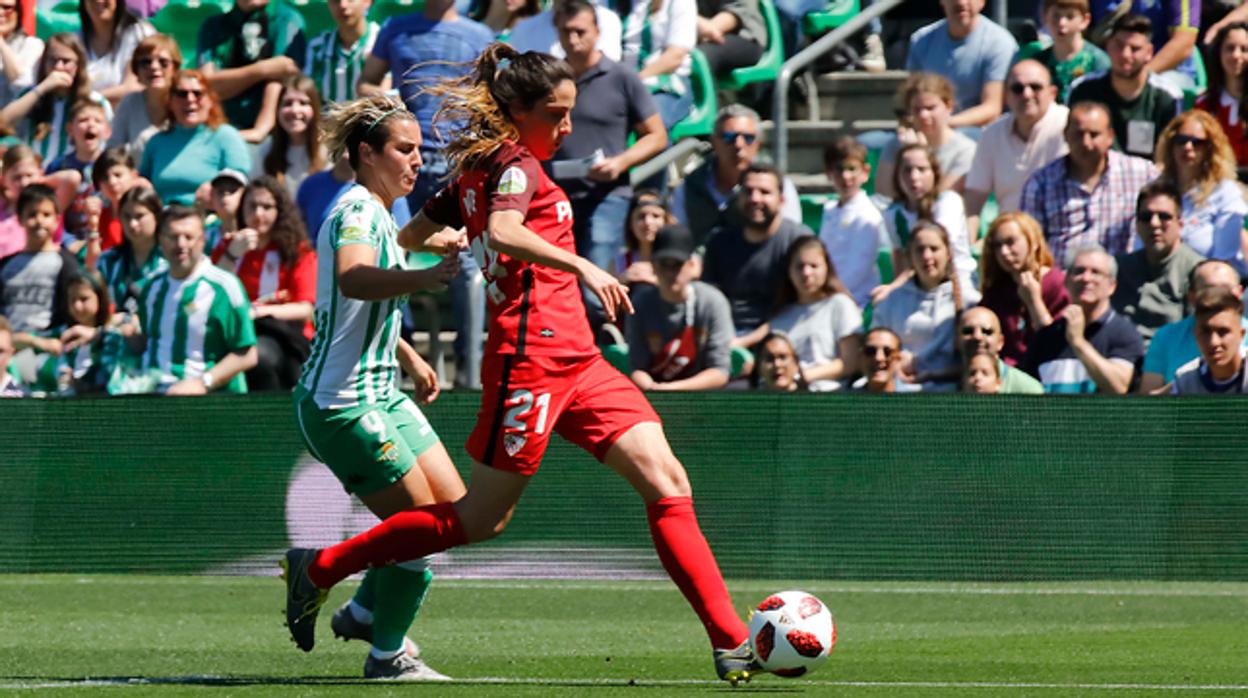 Maite Albarrán, en el derbi en el Benito Villamarín