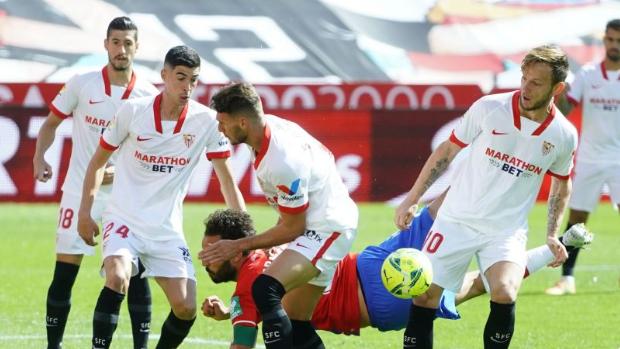 Al descanso, Sevilla FC y Granada empatan sin goles (0-0)