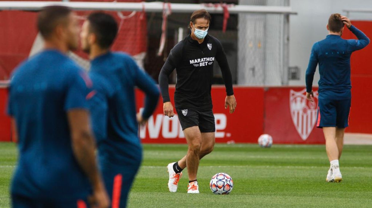 Julen Lopetegui durante un entrenamiento esta temporada previo a un partido de la UEFA Champions League