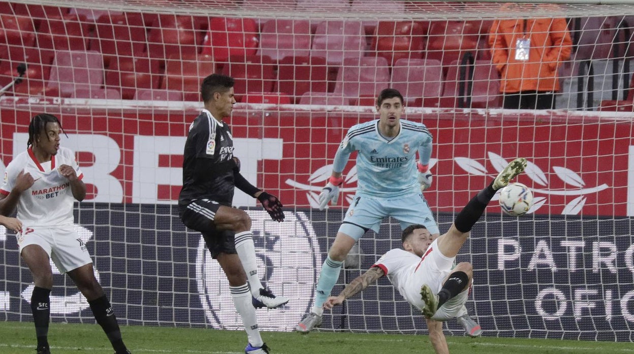 Ocampos remata de manera acrobática