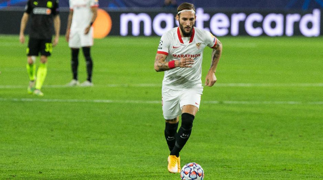 Gudelj, durante el partido del Sevilla con el Krasnodar