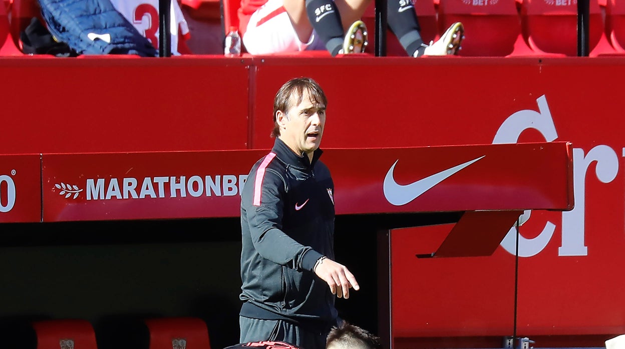 Lopetegui, durante el Sevilla - Real Sociedad