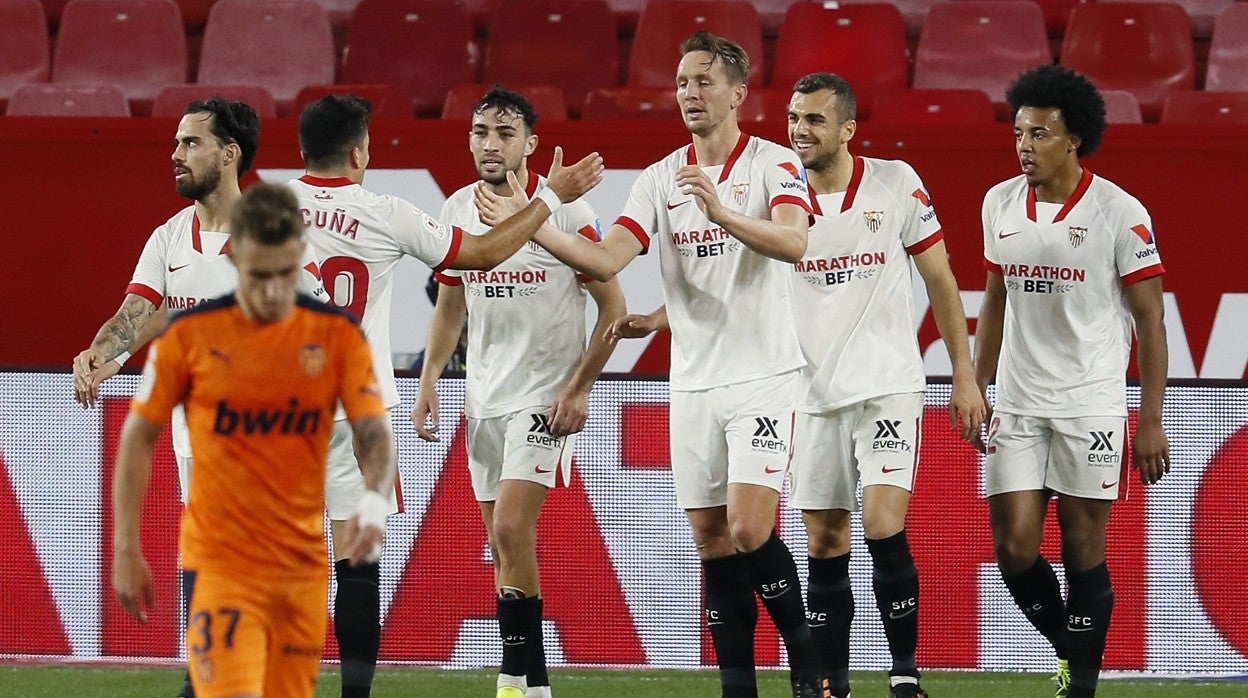 Gol de De Jong (2-0) en el Sevilla - Valencia