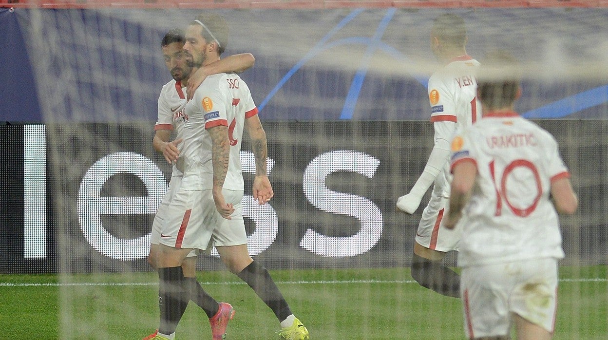 Suso celebra el 1-0 en el Sevilla - Borussia Dortmund
