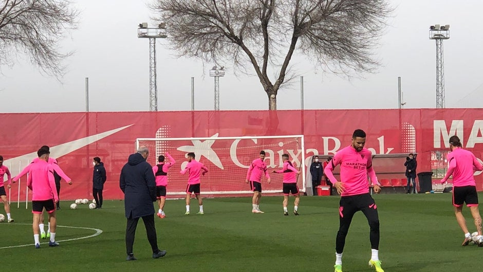 El Sevilla FC sigue trabajando de cara al doble duelo ante el Barcelona sin Suso