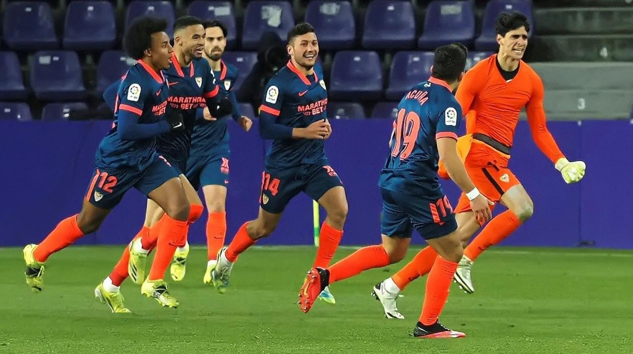 Celebracion del gol de Bono en el Valladolid - Sevilla