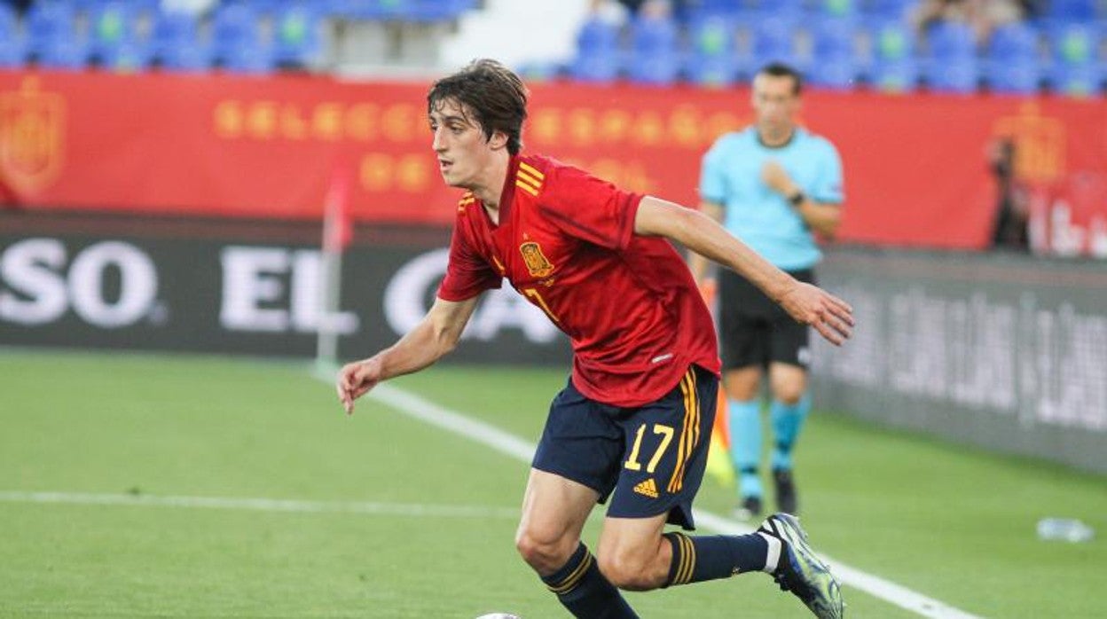 Bryan Gil, durante un encuentro con la selección española