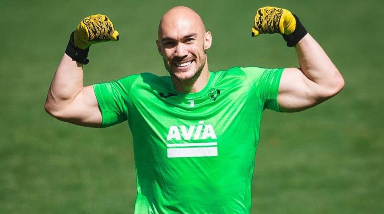 Marko Dmitrovic, durante un encuentro del Eibar esta temporada