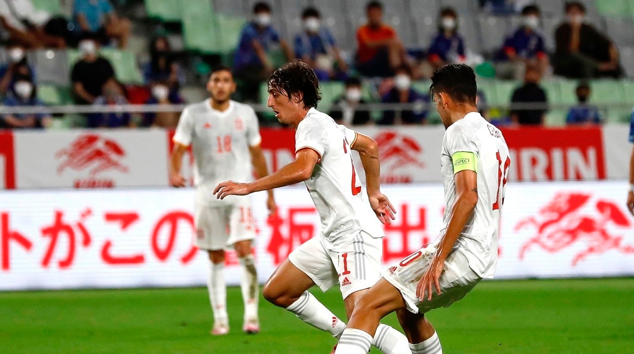 Bryan Gil, conduciendo la pelota en el amistoso entre España y Japón