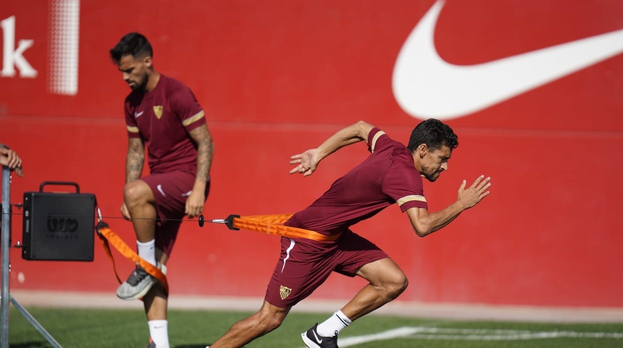 Jesús Navas, trabajando la parte física en el entrenamiento de esta mañana