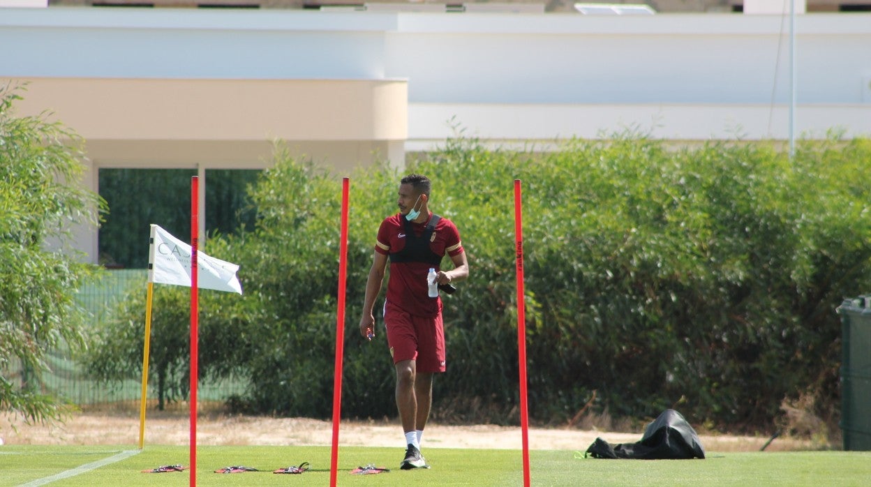 Fernando se retira del campo de entrenamiento en Lagos