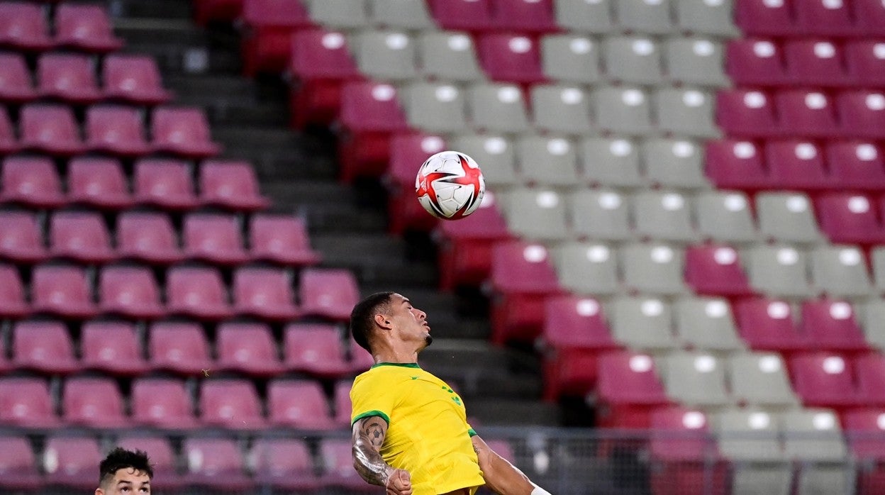 Diego Carlos, en el duelo ante México