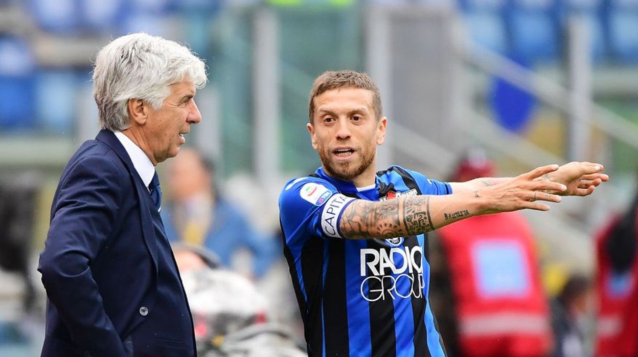 Gian Piero Gasperini y Papu Gómez durante un encuentro de la etapa de ambos en el Atalanta
