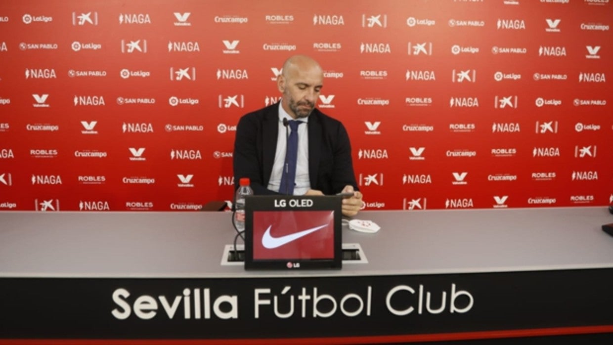 Monchi, antes de comenzar la rueda de prensa