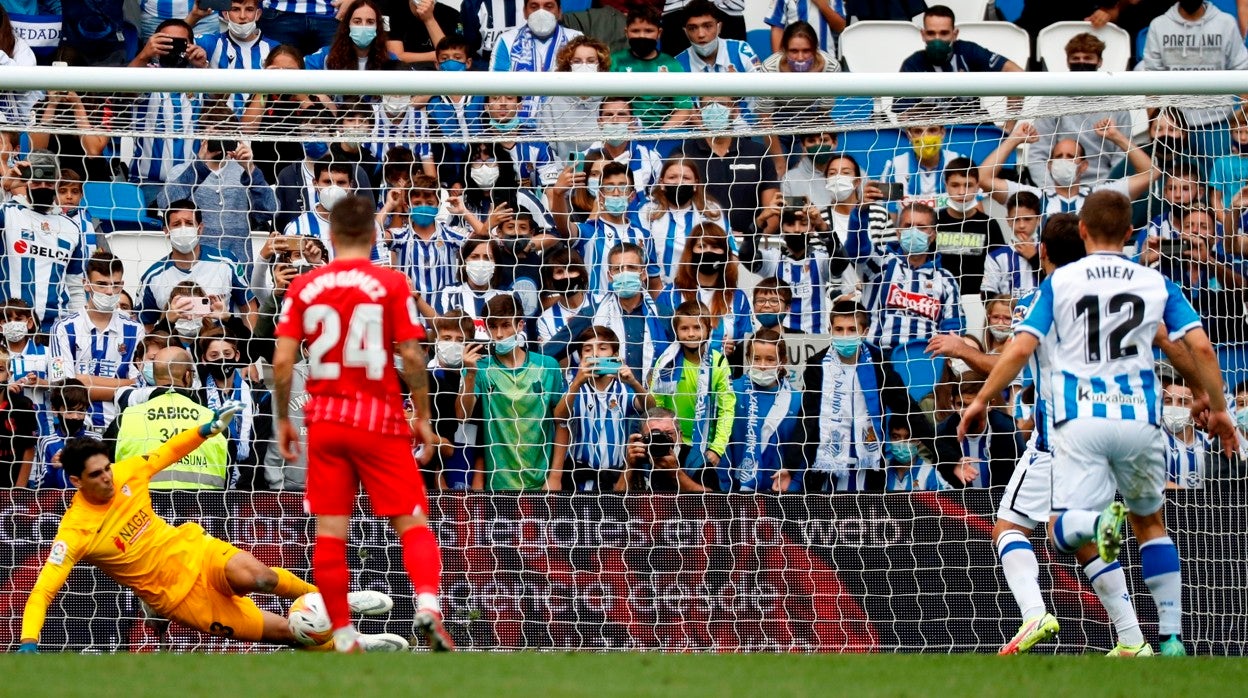 Bono, en el momento que para el penalti