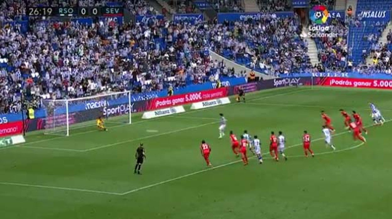 Oyarzábal lanza el penalti que detuvo Bono en la primera mitad del Real Sociedad - Sevilla