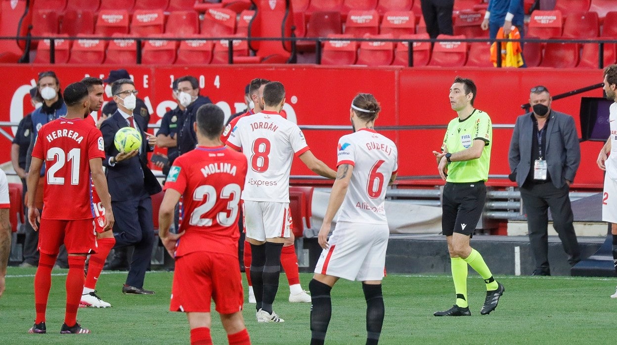 De Burgos Bengoetxea en el Sevilla - Granada de la pasada temporada