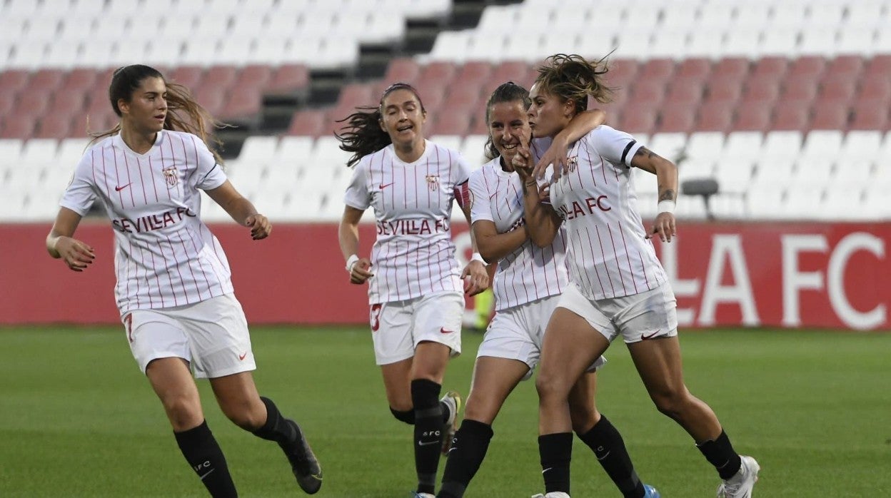 Las jugadoras del Sevilla celebran uno de los goles