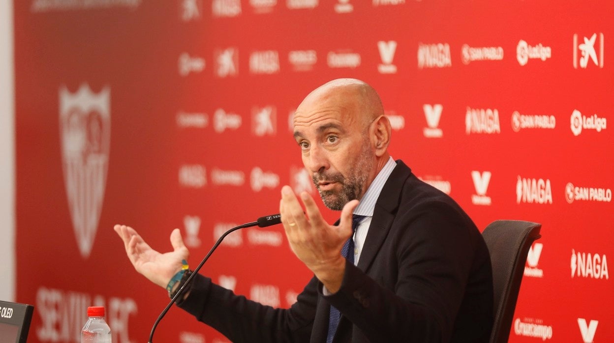 Monchi, en una rueda de prensa
