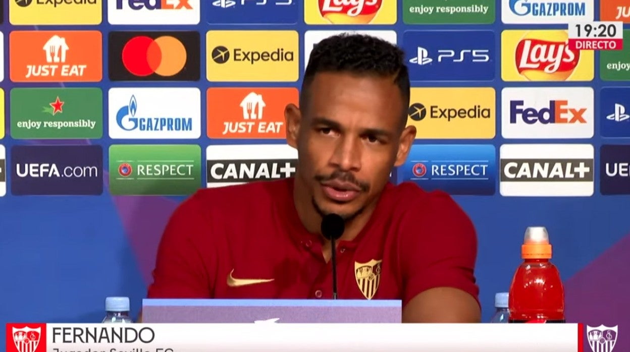 Fernando, jugador del Sevilla FC, durante la rueda de prensa previa al duelo ante el Lille