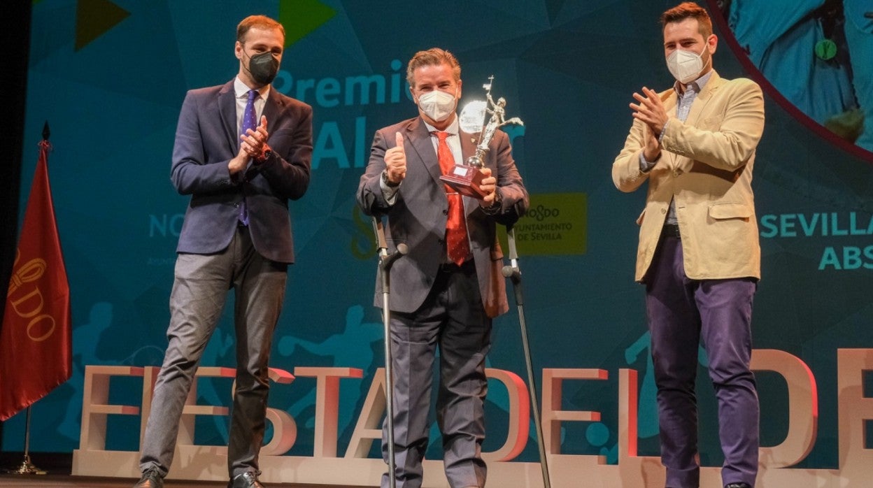 Imagen de Luis Castro durante la entrega del galardón