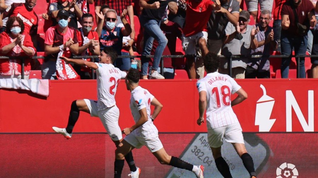 Óliver Torres celebra su gol