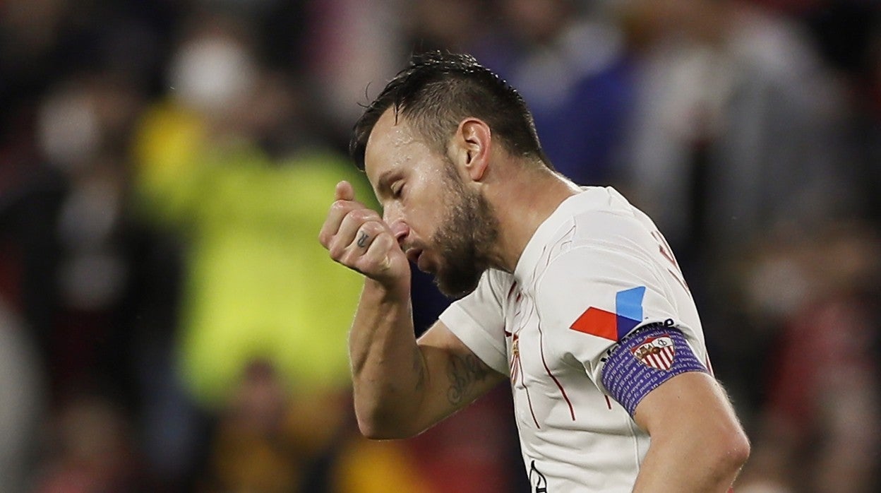 Rakitic celebra su gol al Alavés en LaLiga