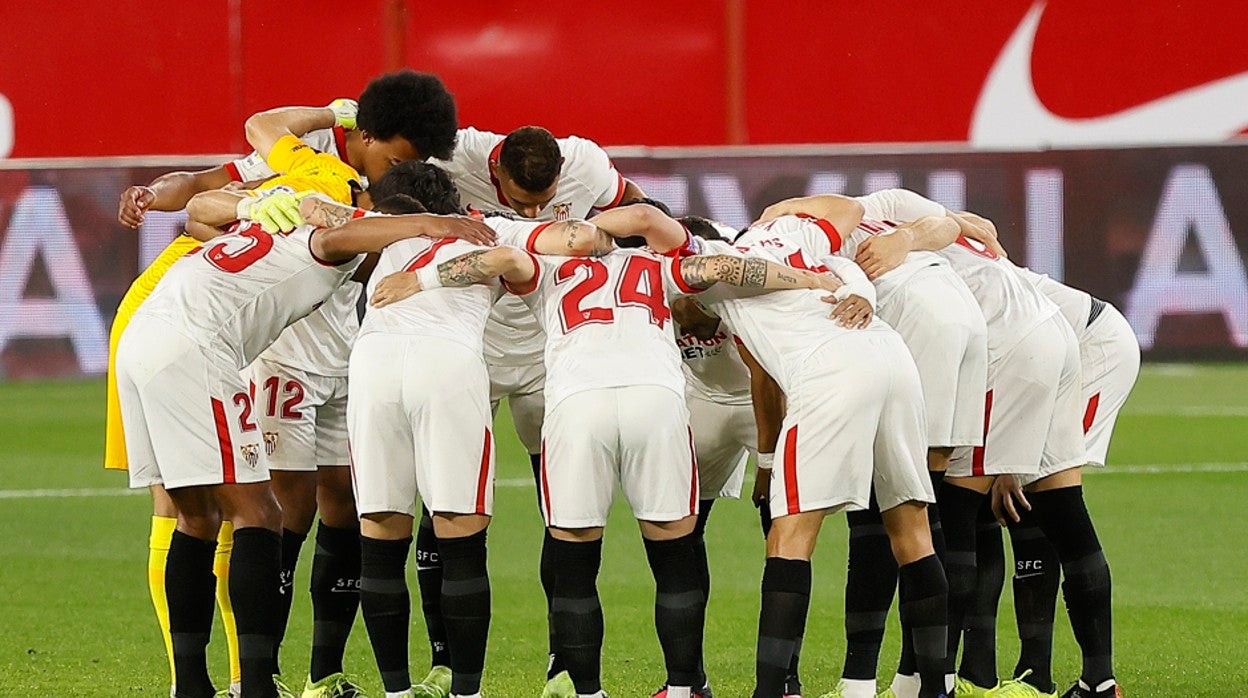 Los jugadores del Sevilla antes de un encuentro