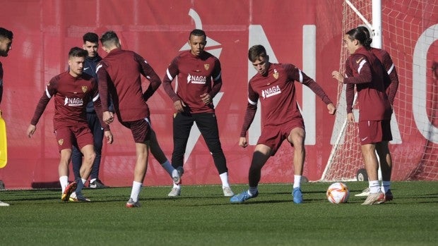 El Sevilla prepara la Copa sin Augustinsson ni Diego Carlos