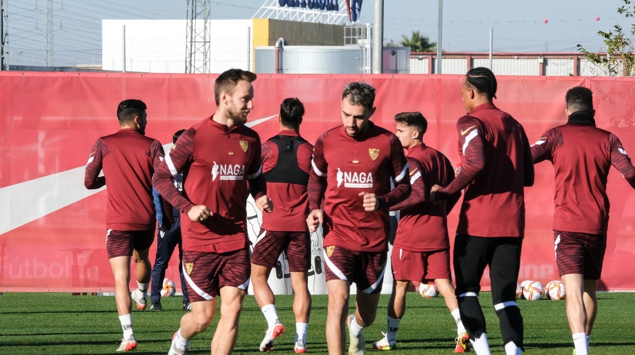 Rakitic y Munir, en la sesión preparatoria del Sevilla FC