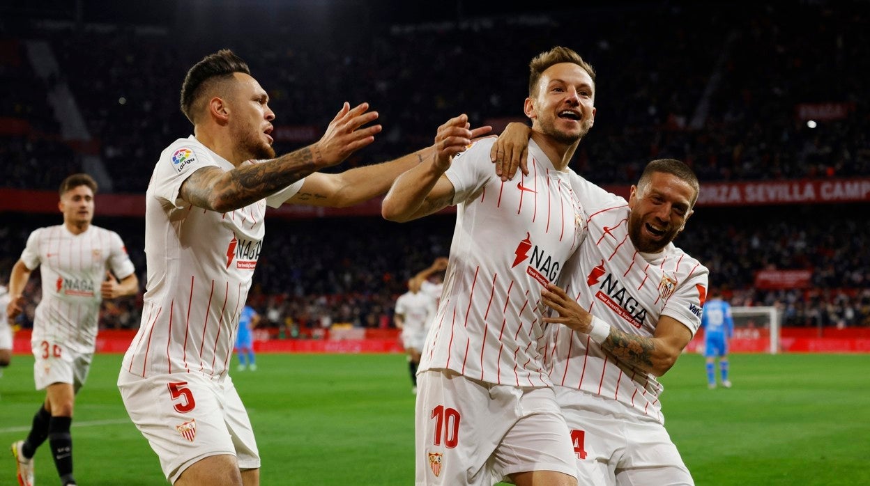 Sevilla - Atlético: Fiesta para tumbar al campeón (2-1)