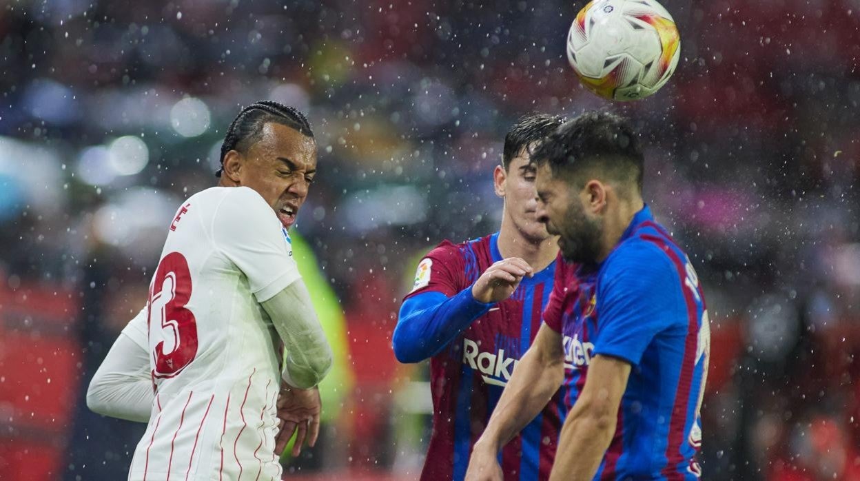 La expulsión de Koundé ante el Barcelona por lanzarle el balón a la cara a Jordi Alba