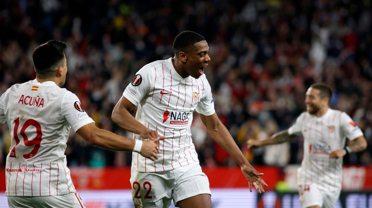 Martial celebra su gol ante el Dinamo