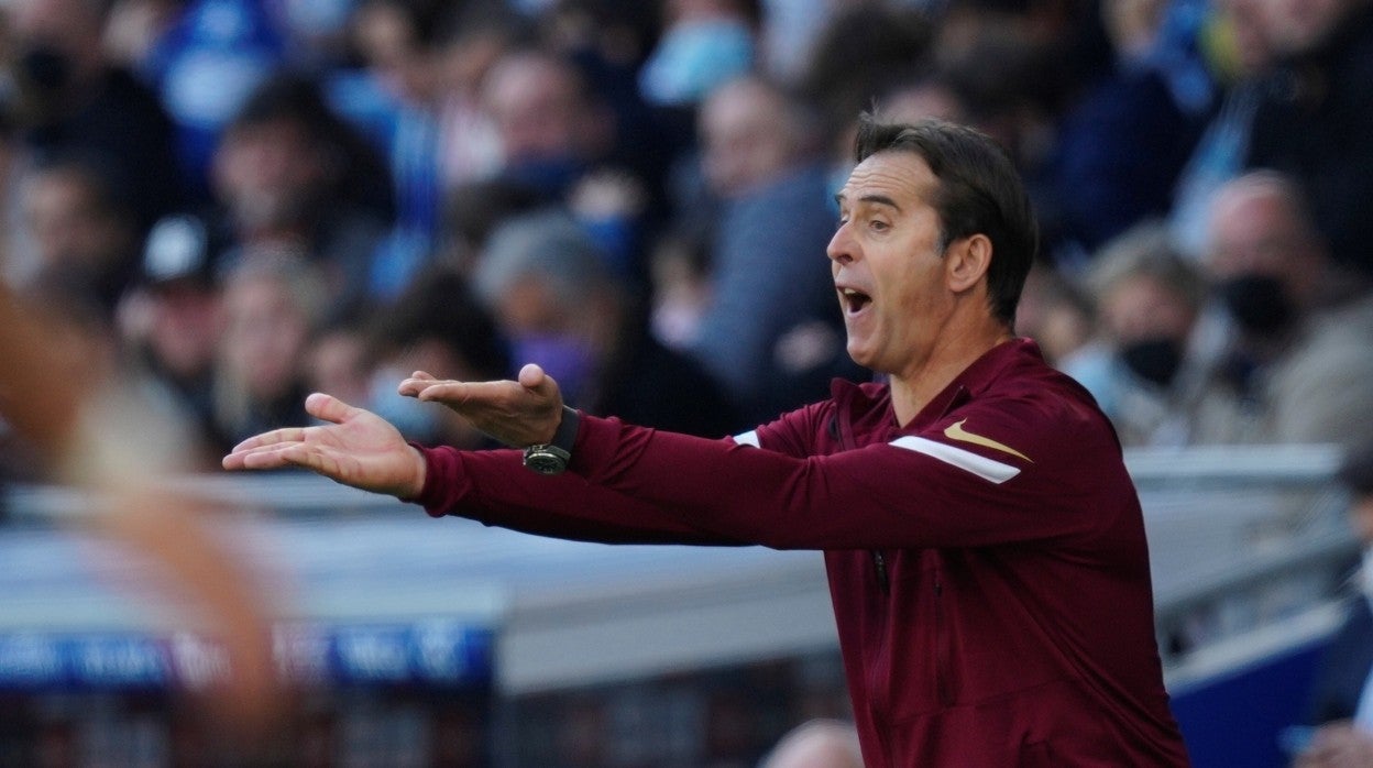 Julen Lopetegui reacciona ante una acción durante el Espanyol - Sevilla FC