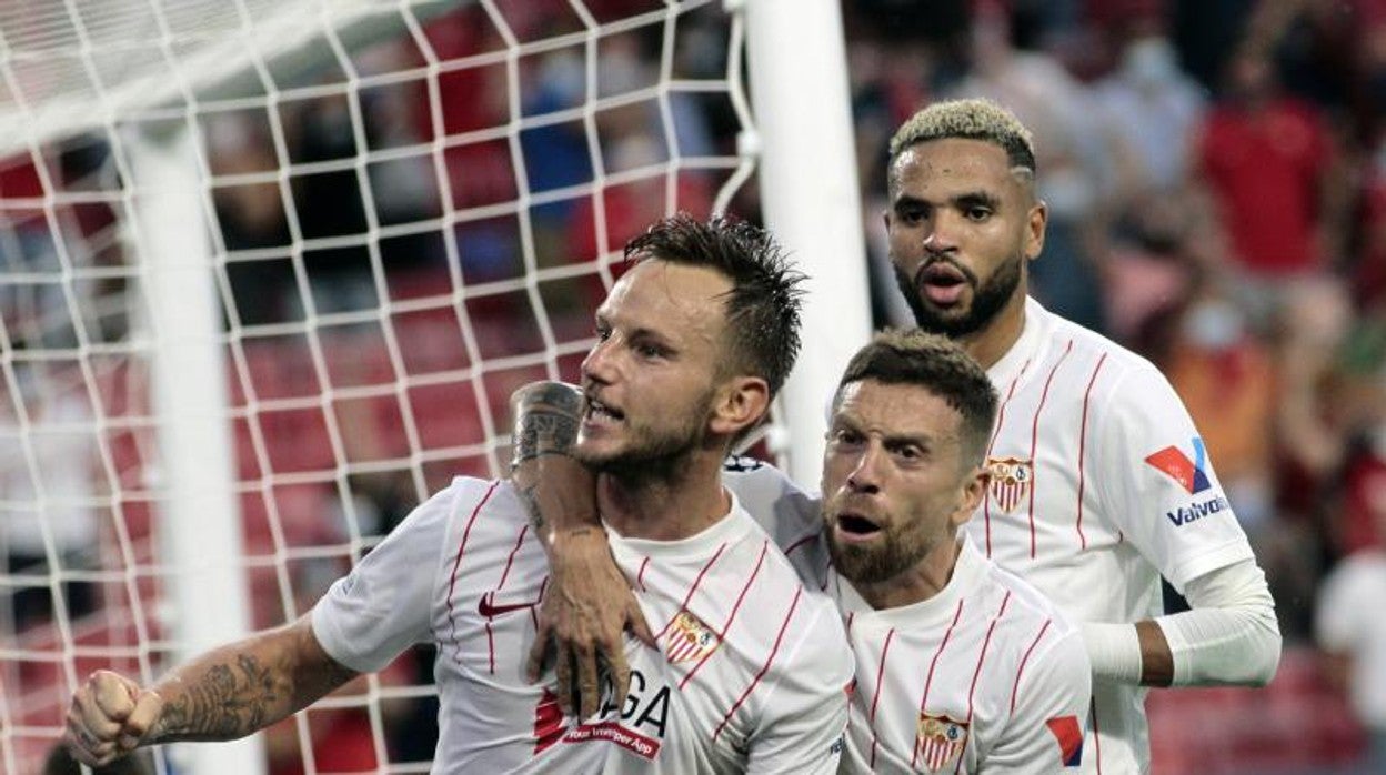 Ivan Rakitic celebrando uno de los tantos que ha anotado con el Sevilla FC esta temporada