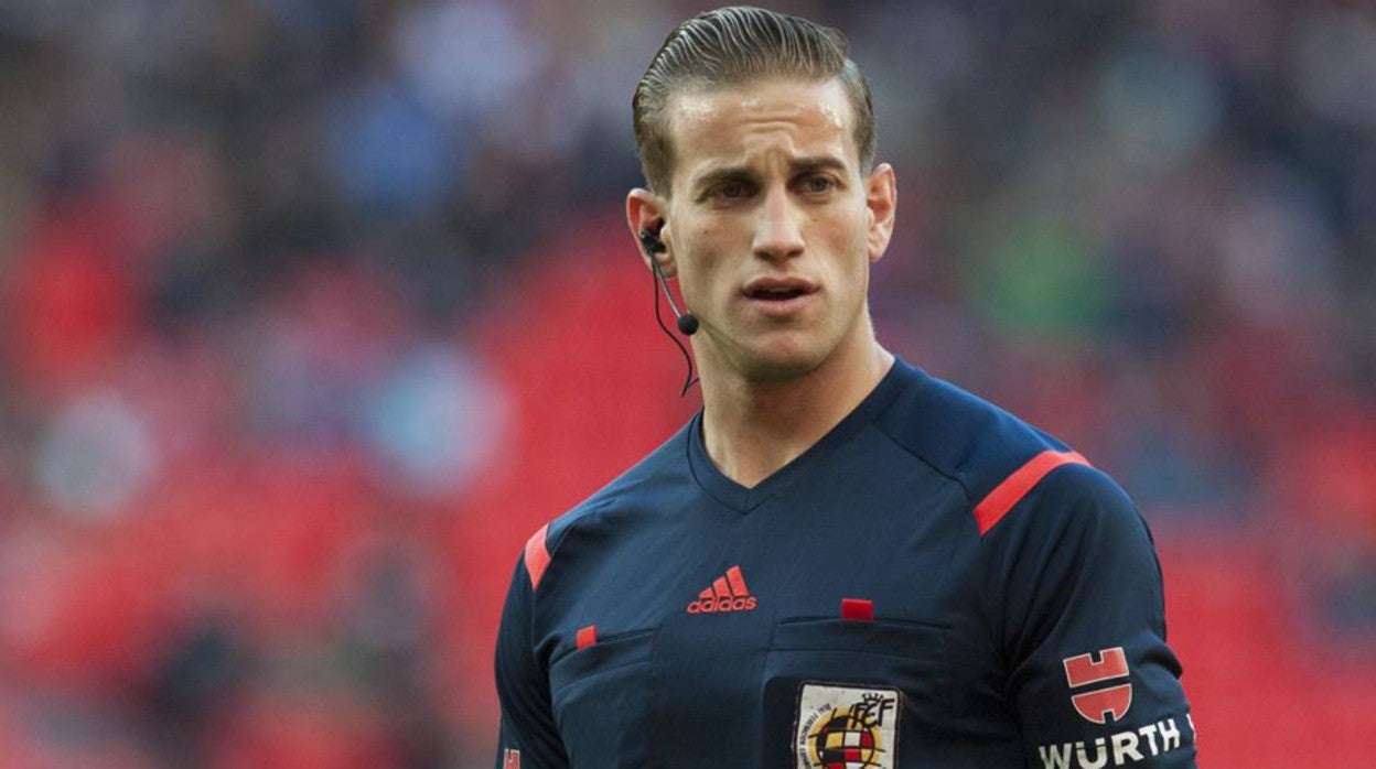 Alberola ROjas será el encargado de dirigir el encuentro de la 27ª jornada de LaLiga entre el Deportivo Alavés y el Sevilla FC