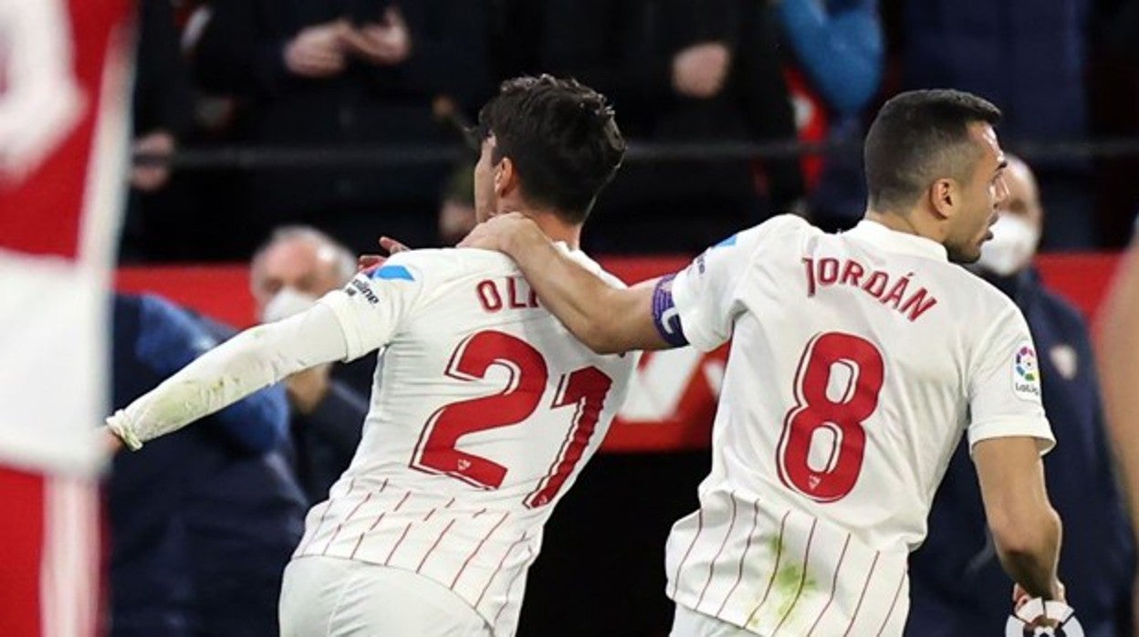 Óliver Torres celebra un gol con Jordán