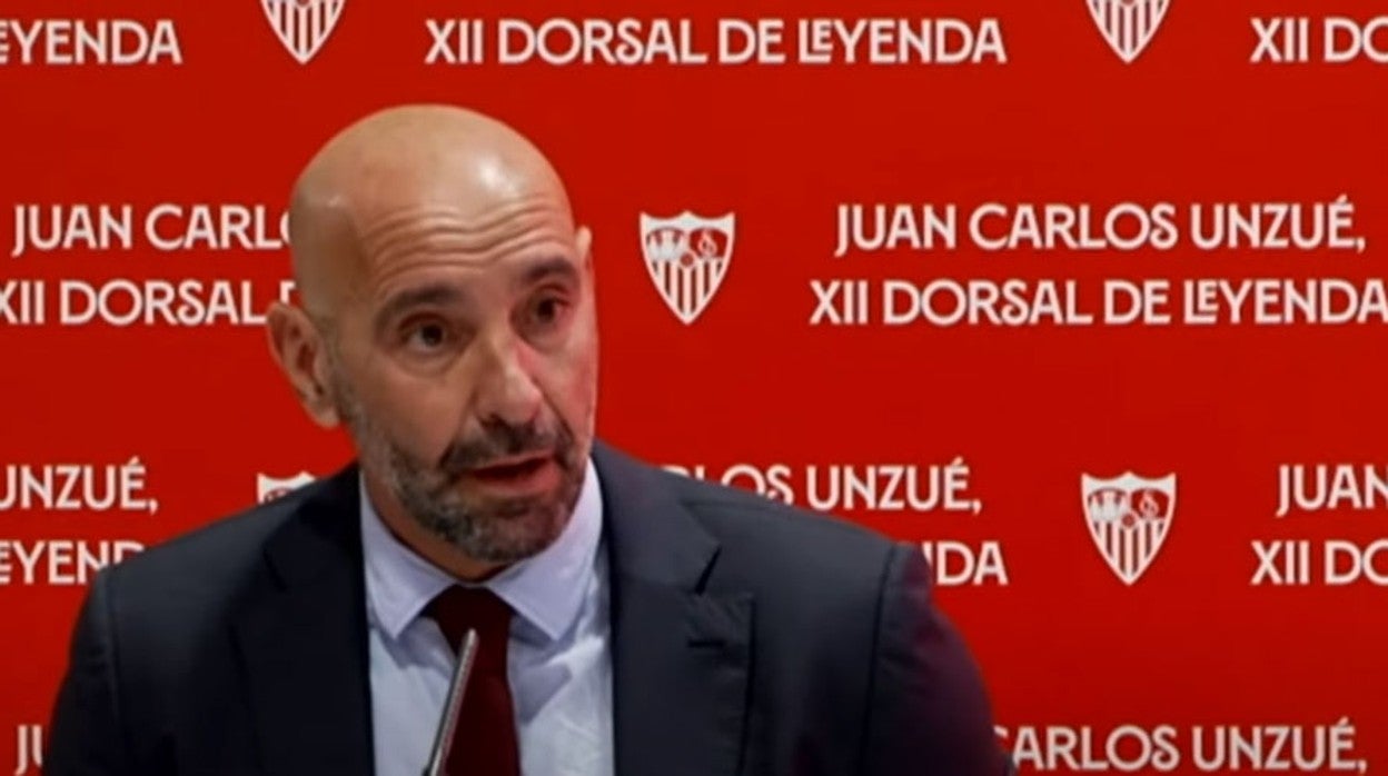 El director general del Sevilla FC, Monchi, durante la entrega del XII Dorsal de Leyenda a Juan Carlos Unzué