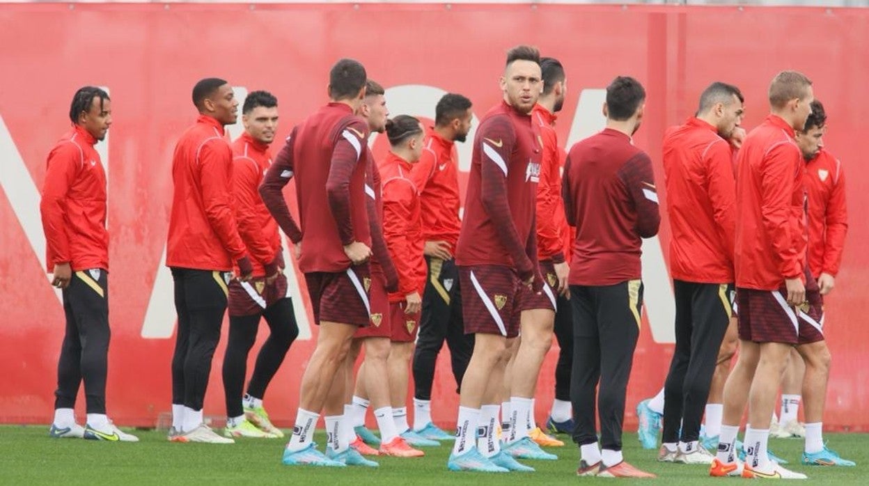 Los jugadores del Sevilla FC, en un entrenamiento