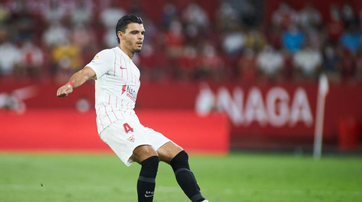Karim Rekik durante una acción en un encuentro del Sevilla FC