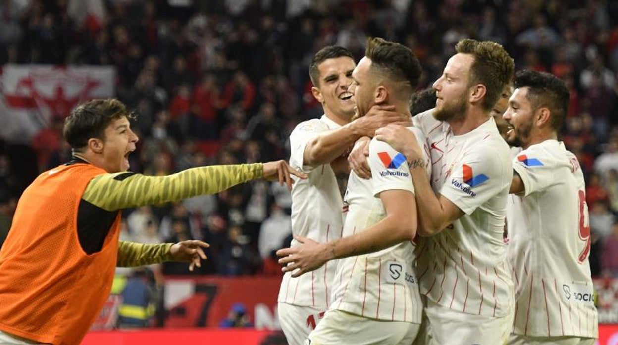 Celebración del gol de Lucas Ocampos ante el Granada CF