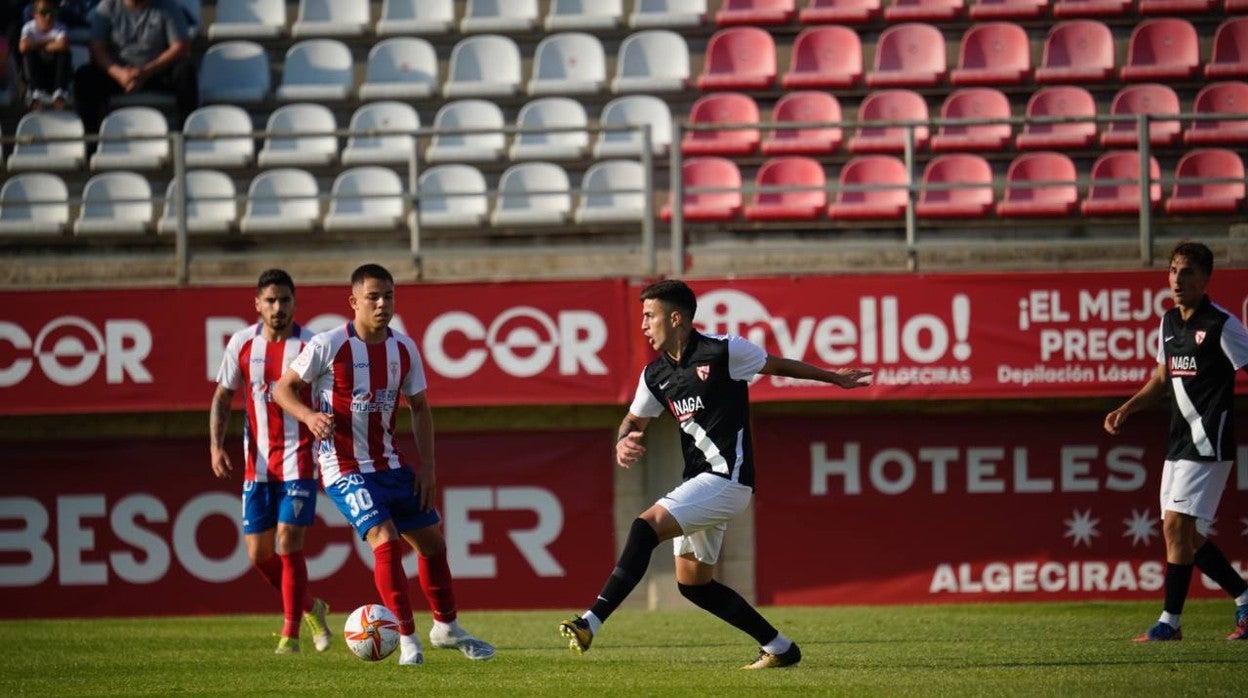 El filial sevillista estrenó en Algeciras su tercera equipación blanquinegra