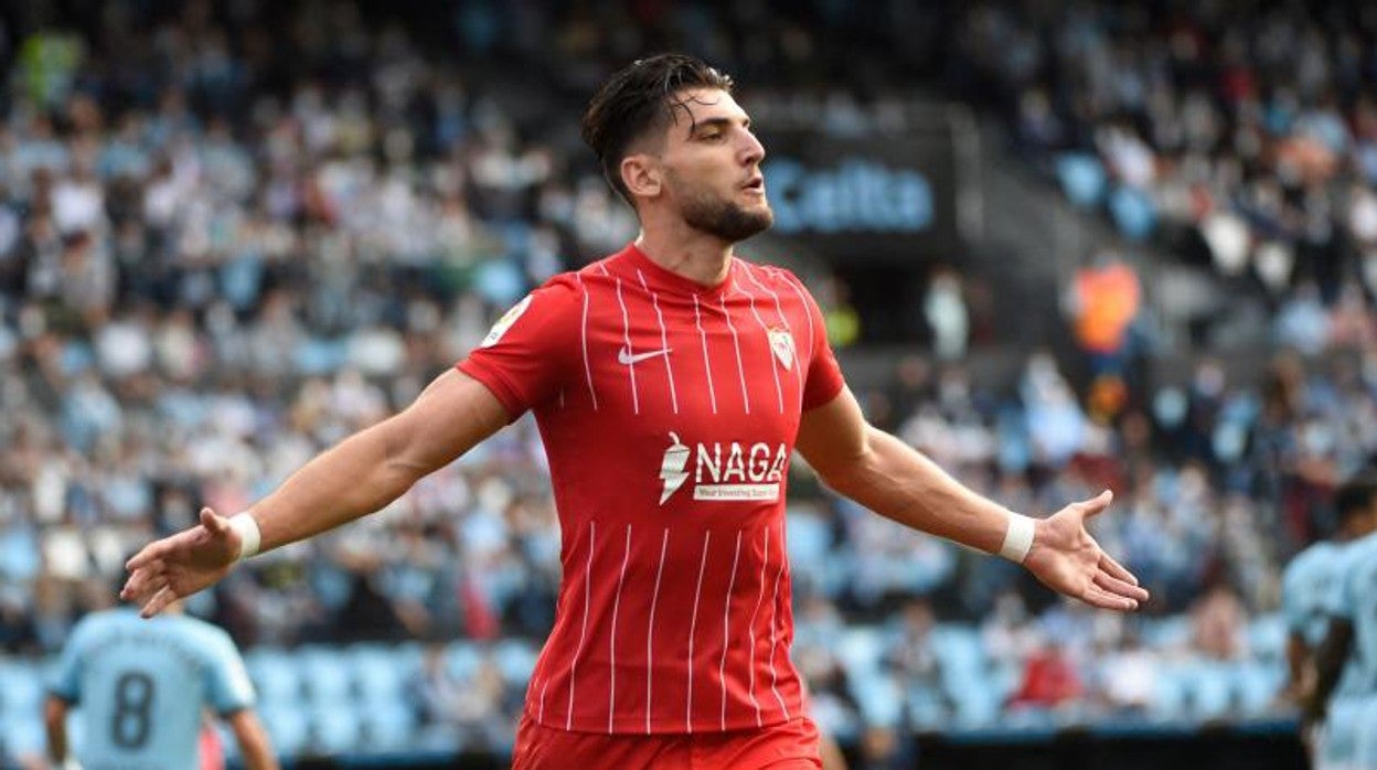 Rafa Mir celebra el tanto que anotó ante el Celta de Vigo