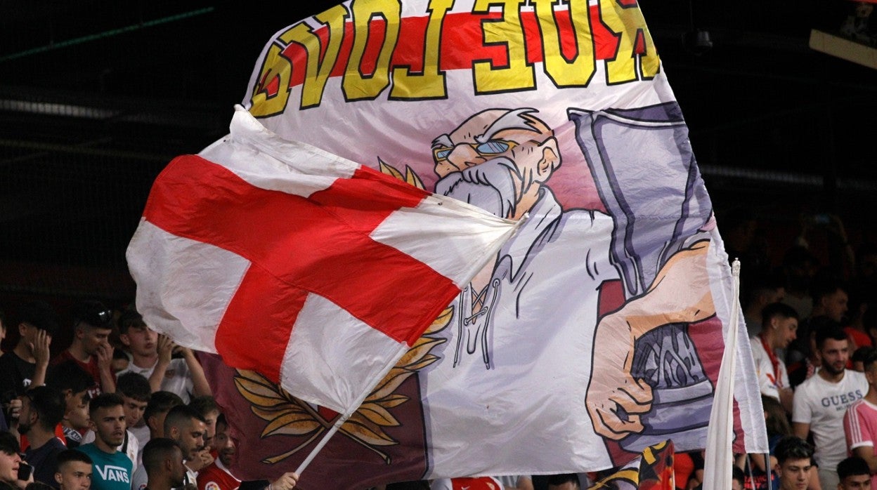 Imagen de la grada baja de Gol Norte, de donde partió el cántico en apoyo a Lopetegui