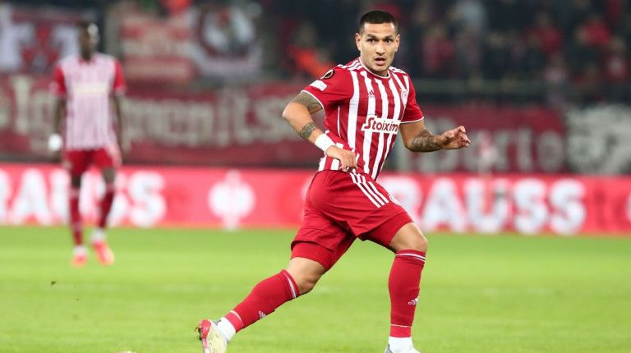 Rony Lopes en un partido con el Olimpiacos