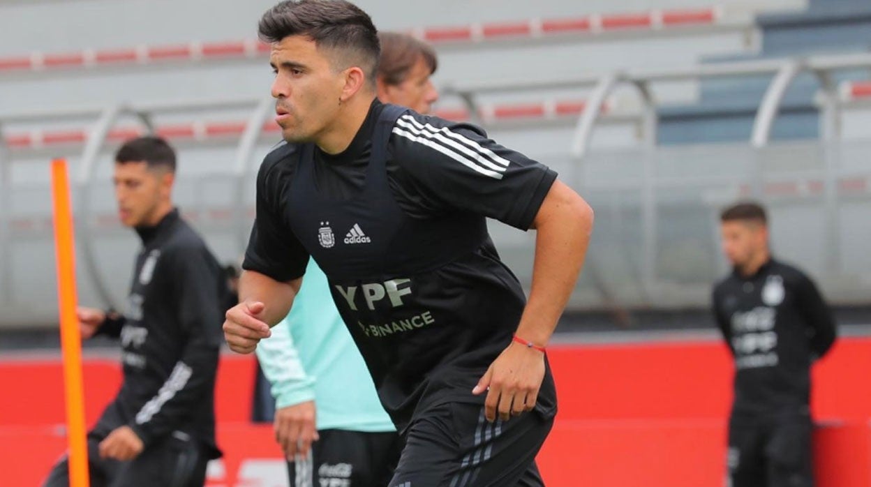 Acuña, en un entrenamiento con Argentina en las instalaciones de Lezama del Athletic de Bilbao