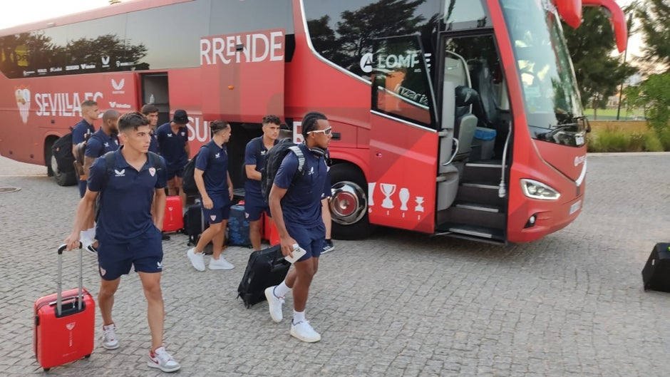 El Sevilla FC, con Koundé, ya está en Lagos
