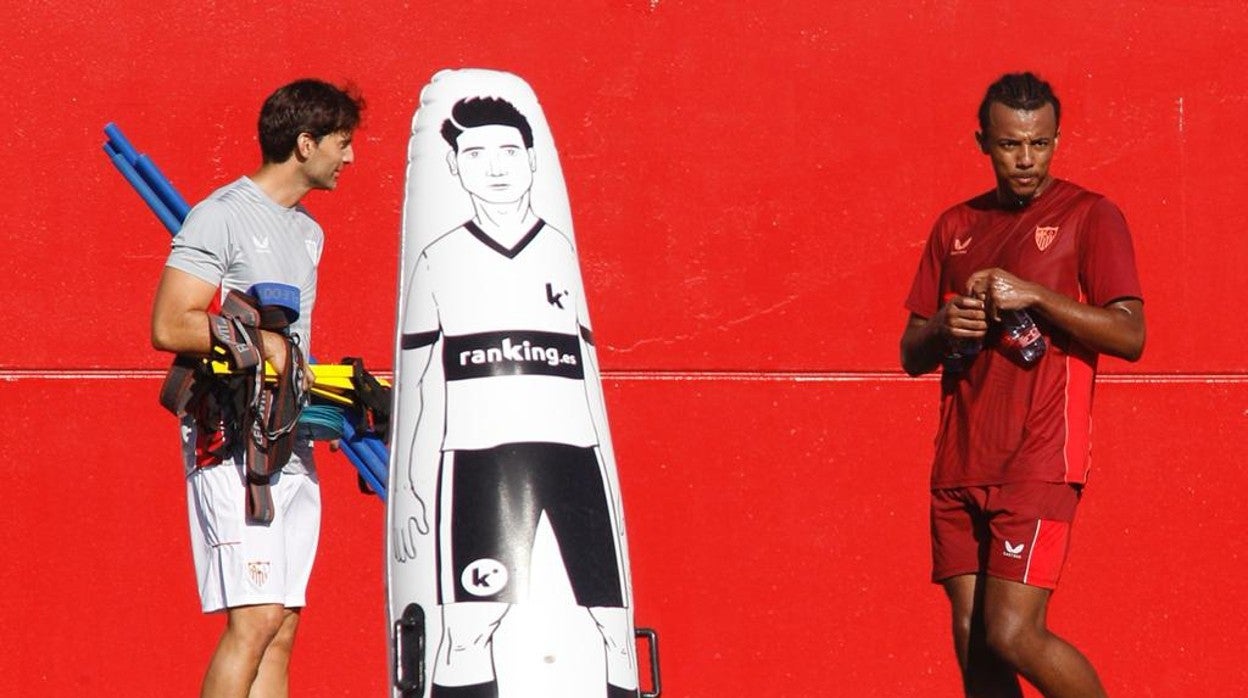 Jules Koundé durante un entrenamiento en solitario en la ciudad deportiva del Sevilla FC