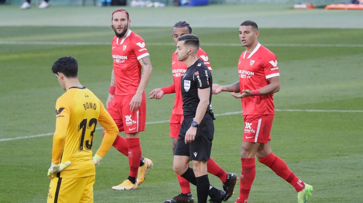 Del Cerro grande hace caso omiso a los requerimientos de Diego Carlos y Koundé