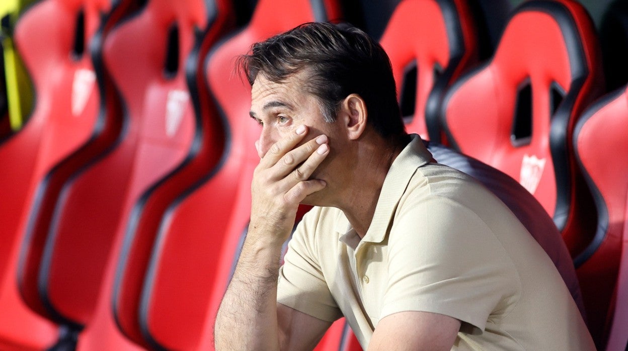Julen Lopetegui se lamenta durante el Sevilla FC - Manchester City